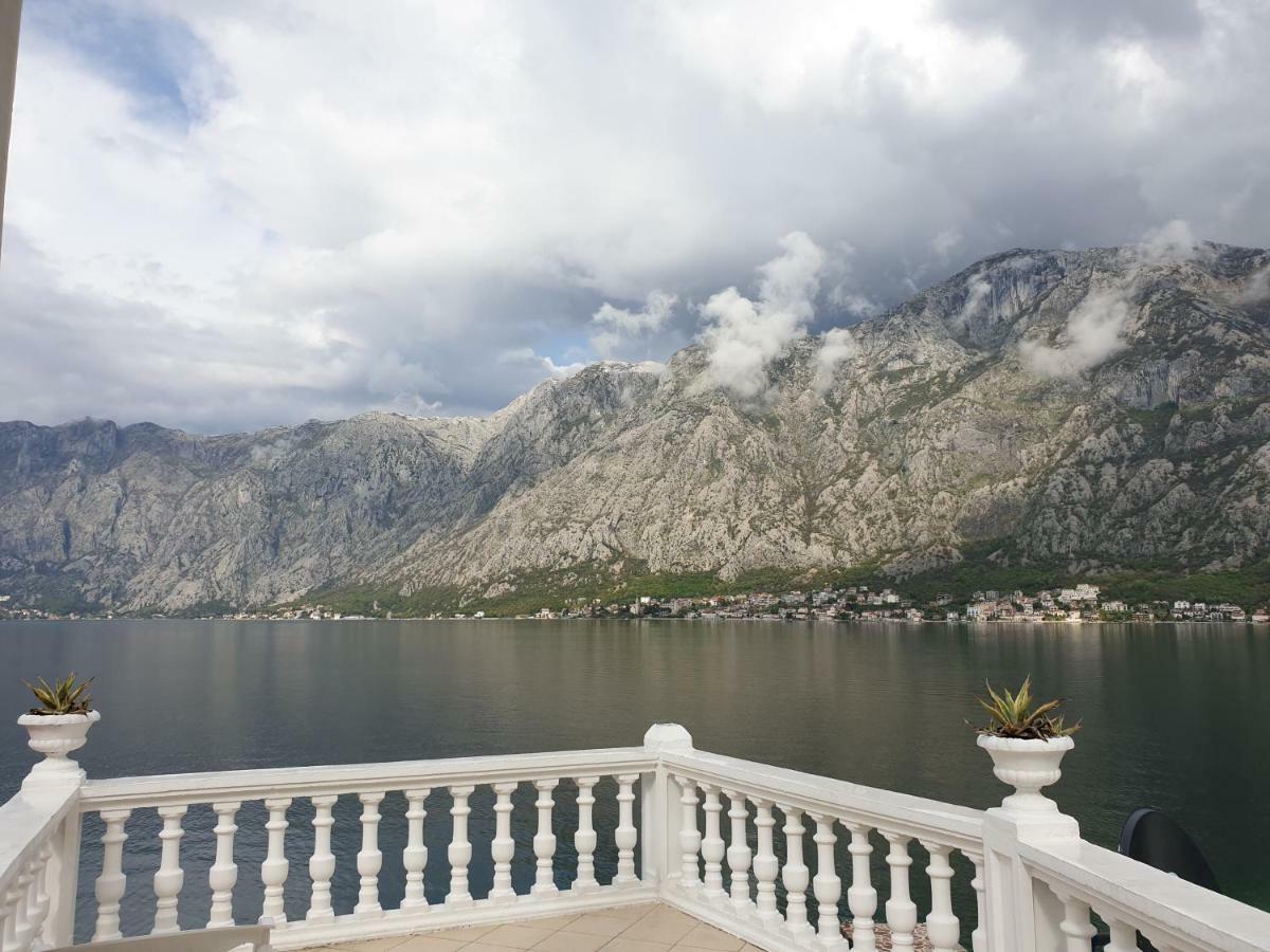 Apartments Sovran Vila Marija Prčanj Eksteriør billede