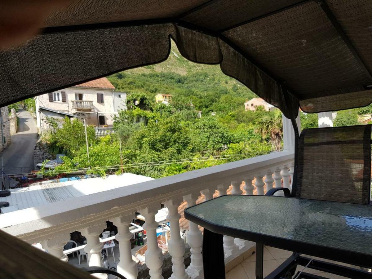 Apartments Sovran Vila Marija Prčanj Eksteriør billede